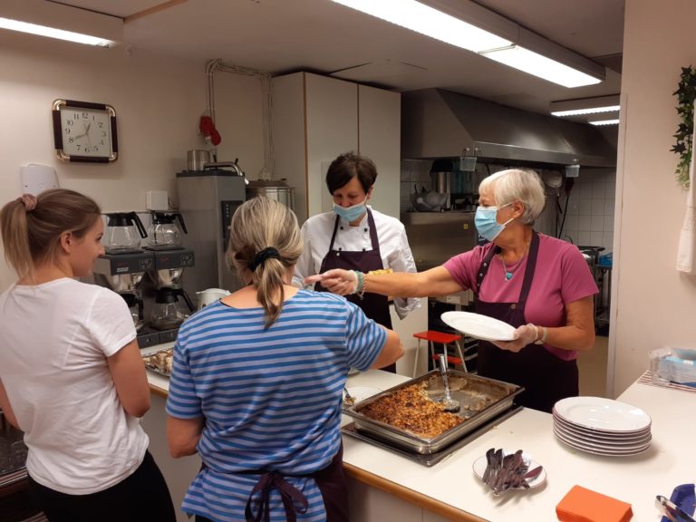 Diakoniaruokailu järjestettiin ensimmäisen kerran pitkän tauon jälkeen 15.9.2020.