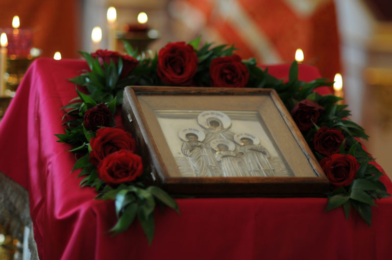 Helenan Vanhainkodin kirkon nimikkoikoni. Kuva praasniekasta vuodelta 2014. Kuvannut Laura Karlin.