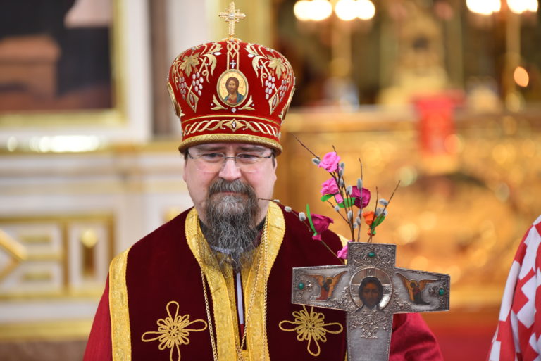 Haminan piispa Sergei Uspenskin katedraalissa palmusunnuntaina. Kuva: Vlada Wahlstén